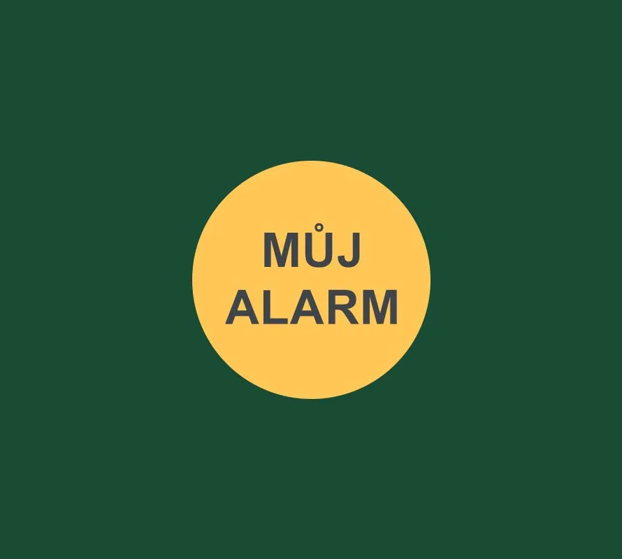 Žlutý kruh s nápisem Můj alarm na tmavě zeleném pozadí